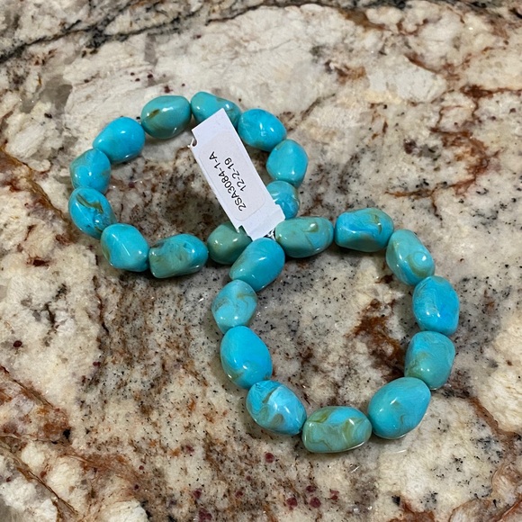 Turquoise faux Beaded Bracelet - Picture 2 of 2